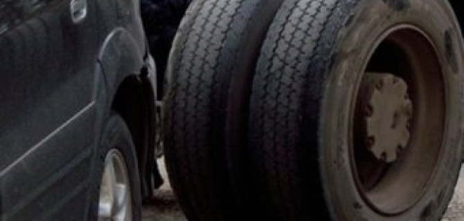 В Дзержинске отлетевшие колеса грузовика спровоцировали массовое ДТП