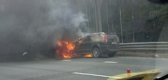 В Петербурге на КАД сгорел Hover