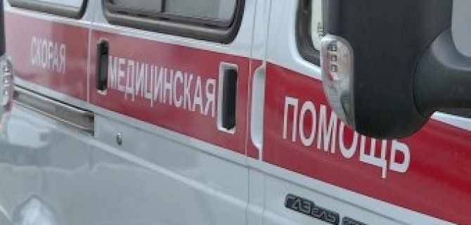 В Москве фура врезалась в автовышку: погиб человек