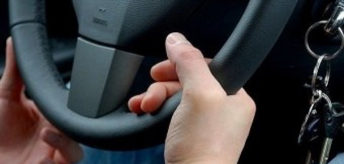 В Набережных Челнах 16-ти летний школьник угнал автомобиль и бросил его на трассе