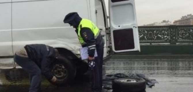 Крупное ДТП на Литейном мосту произошло утром в пятницу 29 апреля