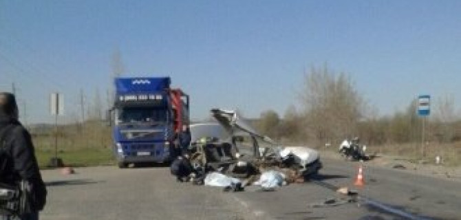 В Пермском крае в ДТП с фурой погибли три человека