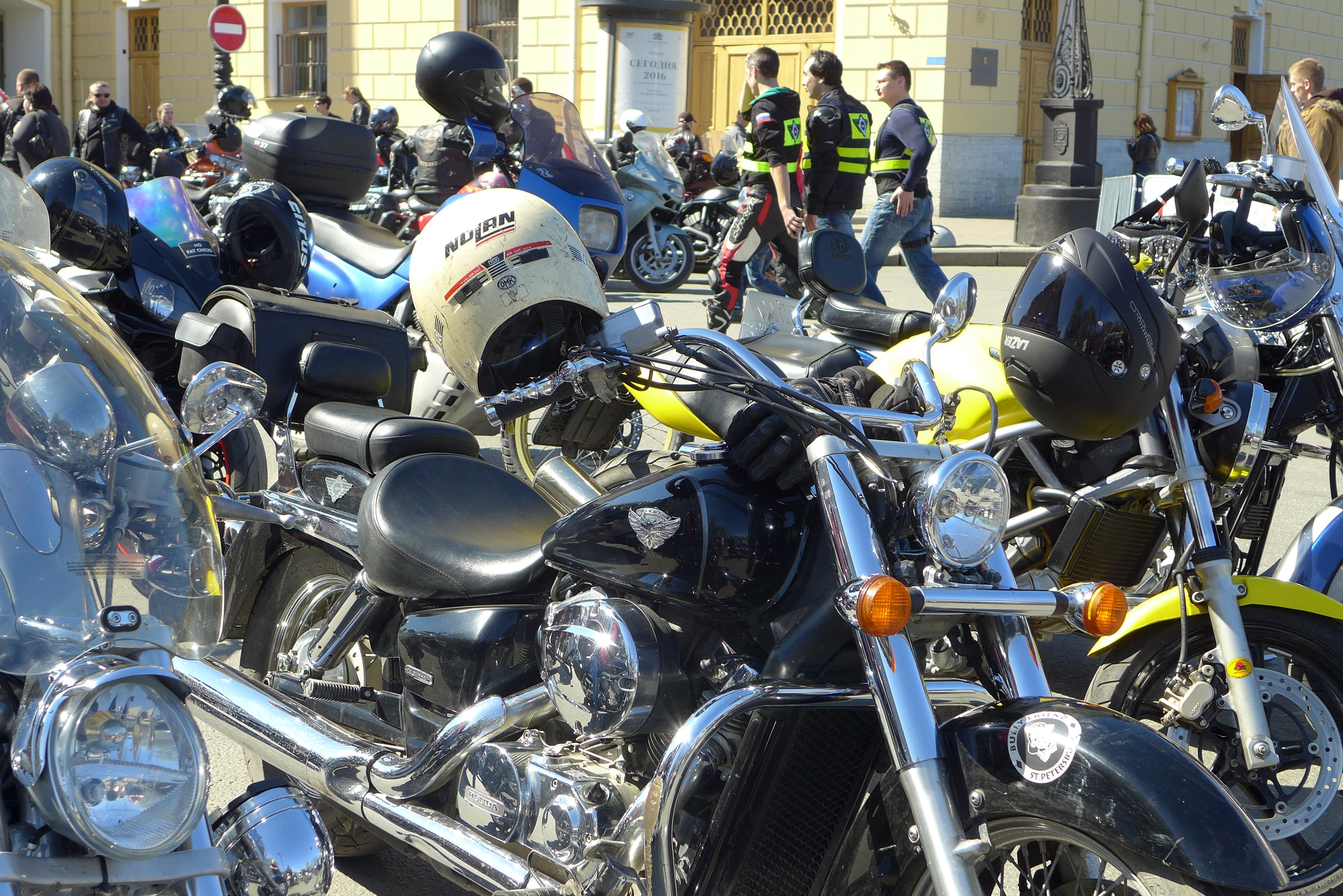 Открытие мото-сезона 2016 года - гигантская колонна байкеров проехала по Невскому проспекту P1930737.JPG