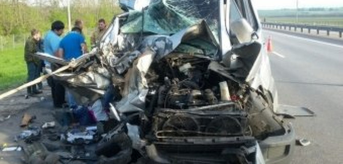 В Воронежской области столкнулись фура и автобус: 12 человек пострадали