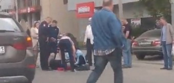 В центре Ростова автомобиль сбил 16-летнего велосипедиста