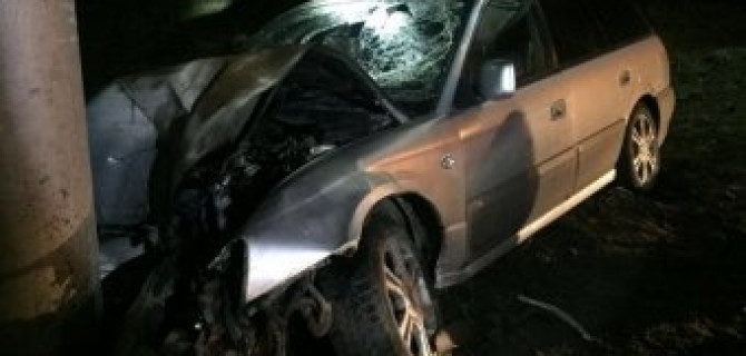 В Иркутске при столкновении со столбом погиб водитель Subaru