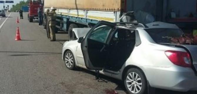 Под Воронежем в ДТП с грузовиком погибли два человека