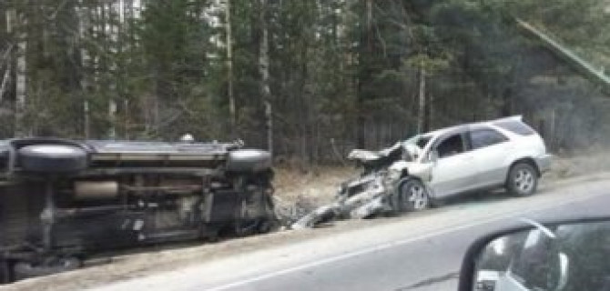 На Култукском тракте столкнулись две "Тойоты": пострадали три человека