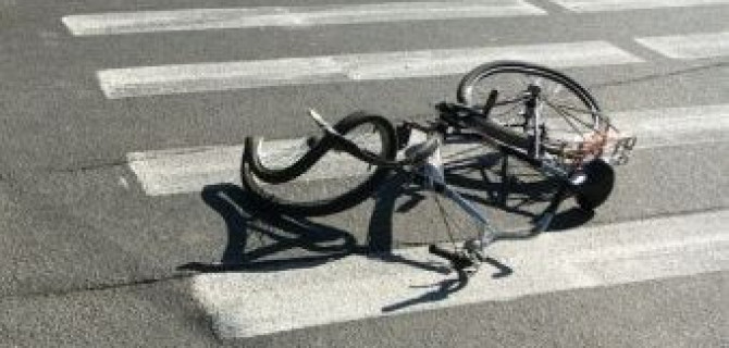 В Петербурге на перекрестке Ленсовета и Типанова сбили велосипедиста