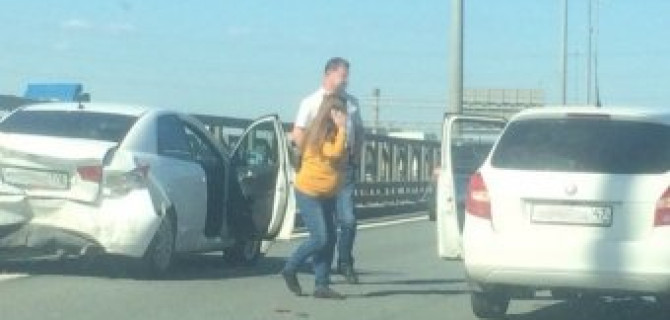 В ДТП у Вантового моста пострадали беременная женщина и ребенок