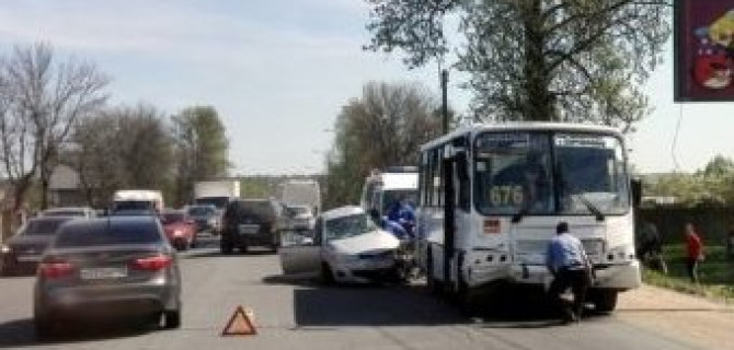 На Выборгском шоссе в ДТП с маршруткой погиб человек