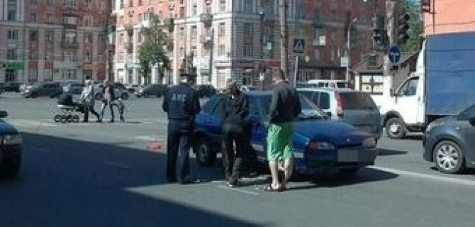 В Твери машина сбила двоих подростков