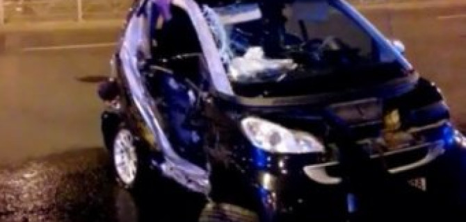 В Петербурге столкнулись BMW и Smart: серьезно пострадала девушка