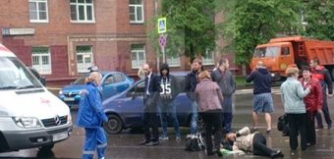 В Москве автомобиль сбил двух женщин