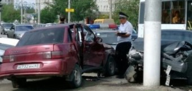 В Волгограде водитель ВАЗа устроил массовое ДТП