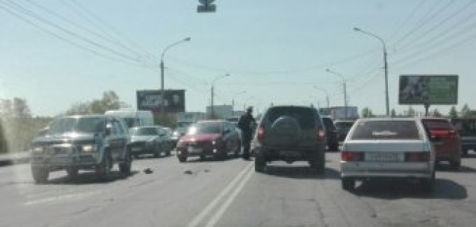 В Омске серьезно пострадал мотоциклист