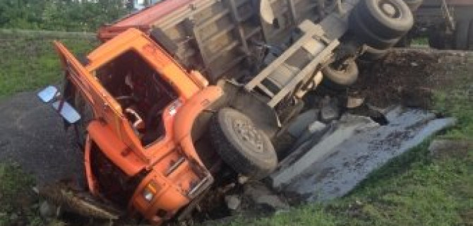 На трассе Тамбов-Пенза столкнулись грузовики: есть пострадавший