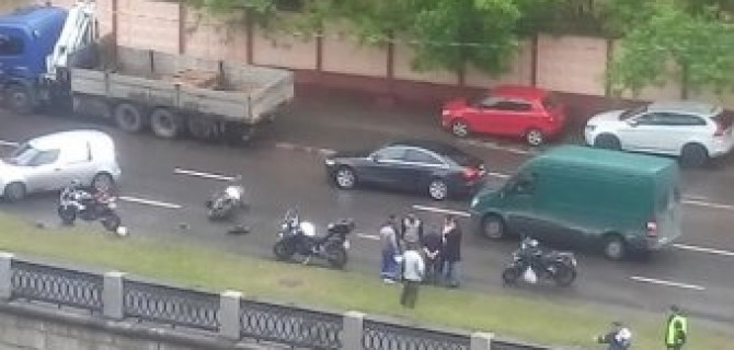 В ДТП на Преображенской набережной пострадал мотоциклист