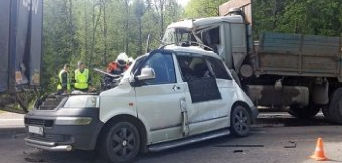 На трассе «Вологда - Новая Ладога» в массовом ДТП погибла женщина