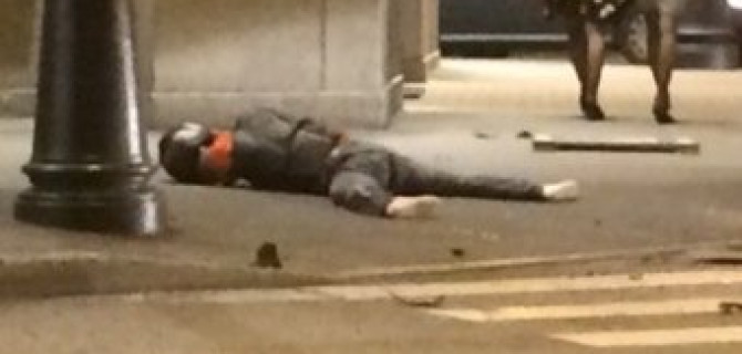 На Васильевском острове мотоциклист погиб, врезавшись в столб