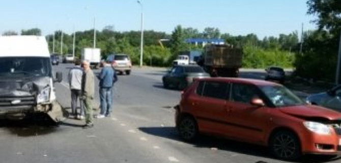 В Уфе в ДТП с участием пассажирского автобуса пострадали семь человек