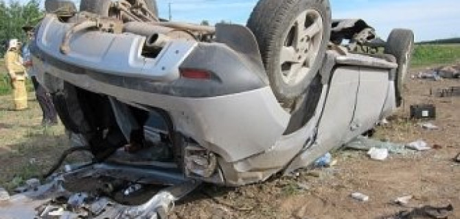 Женщина с тремя детьми в салоне попала в ДТП в Татарстане - один ребенок погиб