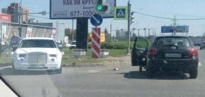 В Петербурге за день в ДТП попали два свадебных кортежа