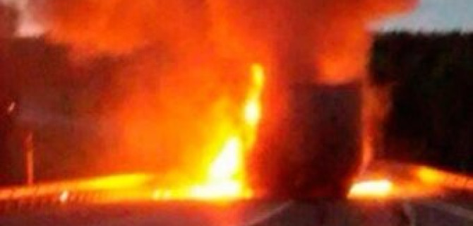 В страшном ДТП на трассе «Кола» три человека сгорели в автомобиле