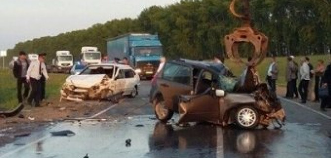 В Башкирии в ДТП один человек погиб, шесть пострадали