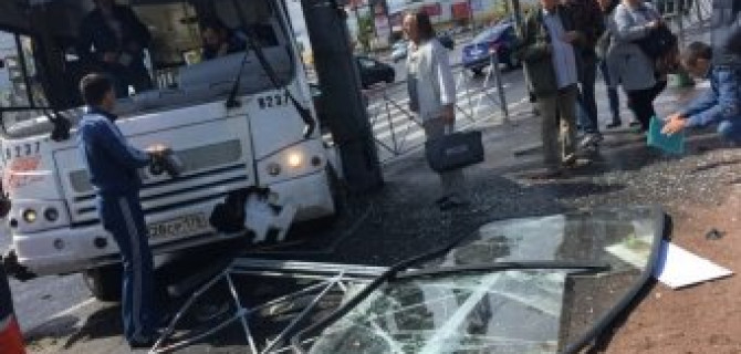 На Типанова в Петербурге в ДТП попала маршрутка с пассажирами