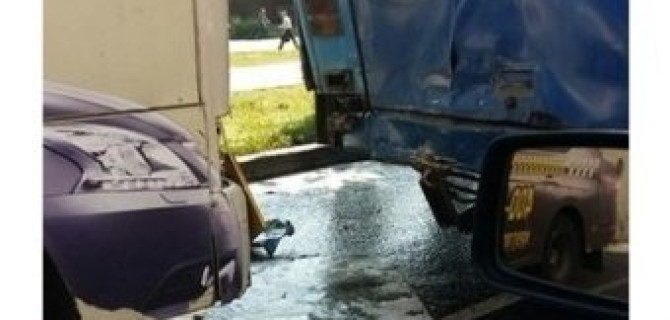 В Барнауле маршрутка столкнулась с автобусом: пострадали пять человек