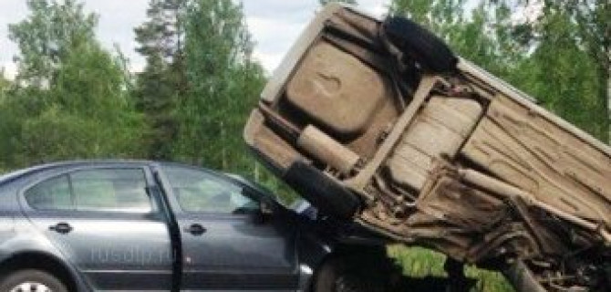 В Псковской области в ДТП погибли два человека, в том числе полицейский