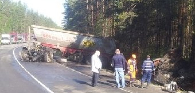 В ДТП с двумя фурами на Приозерском шоссе погиб водитель