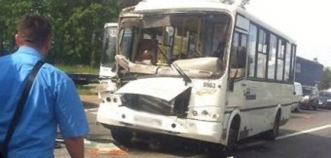 В ДТП с маршруткой в Петербурге пострадали шесть человек