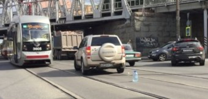 Два кроссовера (Suzuki и Infiniti) столкнулись на Большом Сампсоньевском проспекте