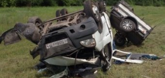 Под Новосибирском перевернулся автобус с детьми