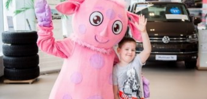 «Фольксваген Центр Подольск» подарил семьям праздничное настроение