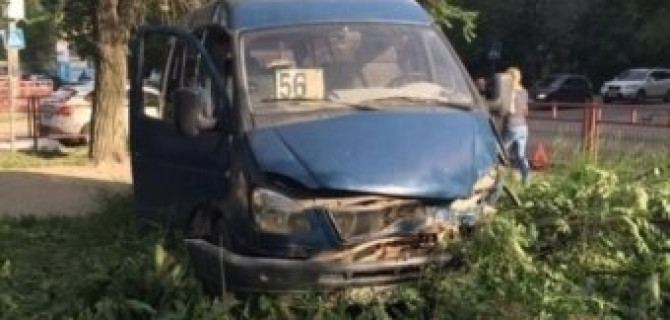 В Волгограде в ДТП с маршруткой пострадали четыре человека