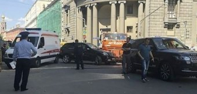 В центре Москвы в массовое ДТП попала машина «скорой помощи»