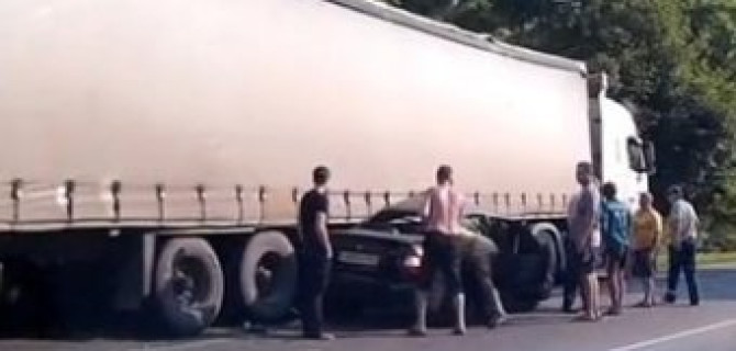 В ДТП под Таганрогом один человек погиб и трое пострадали