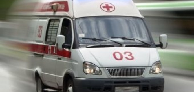 В Омске иномарка сбила двух человек и скрылась