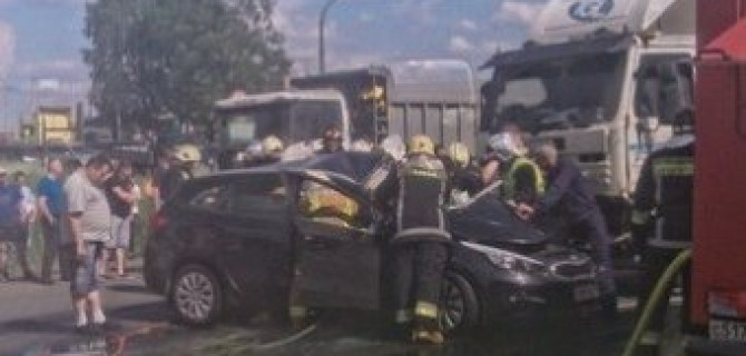 Для пострадавшего в ДТП на Московском шоссе водителя вызывали вертолет