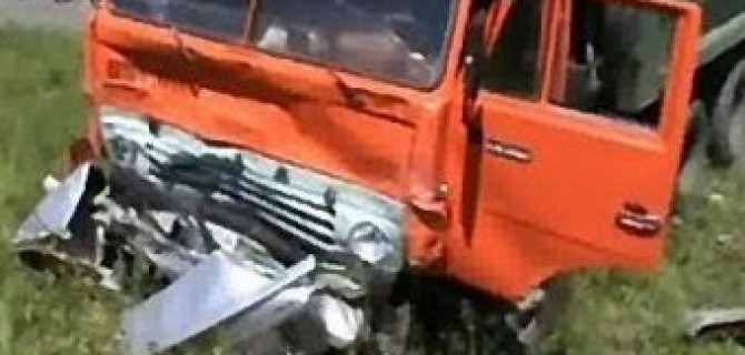 В Ярославской области в ДТП с лесовозом погибли три человека