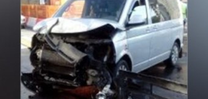 В центре Москвы грузовик опрокинулся на две иномарки