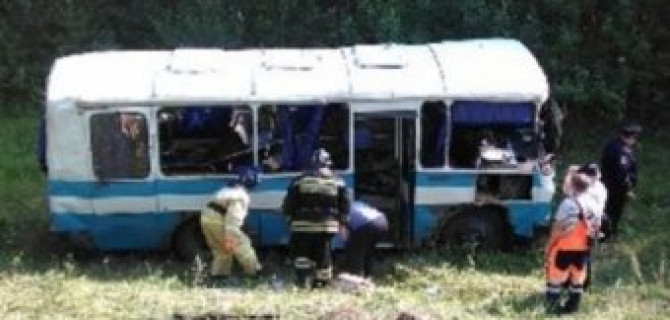 Пьяный водитель опрокинул автобус с пассажирами в Красноярском крае