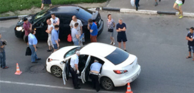 В Подмосковье пьяный водитель сбил двух девочек на переходе