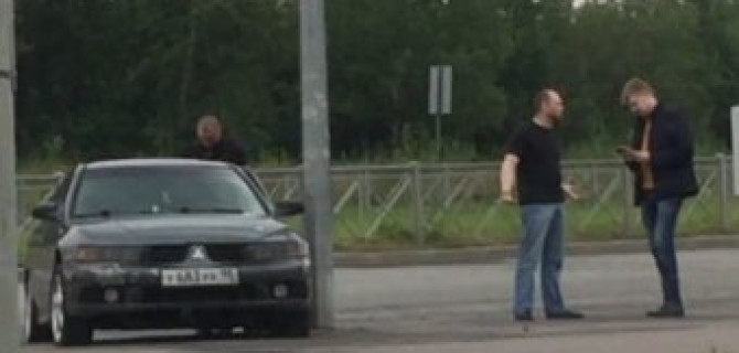 Тяжелое ДТП с участием Mazda и Mitsubishi на пересечении Доблести и Казакова 