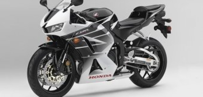 Культовый мотоцикл Honda CBR600RR в 2017 году уйдет с европейского рынка