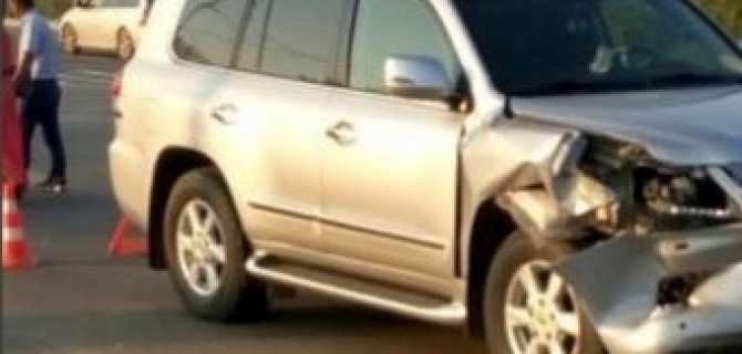 Глава Якутии попал в ДТП