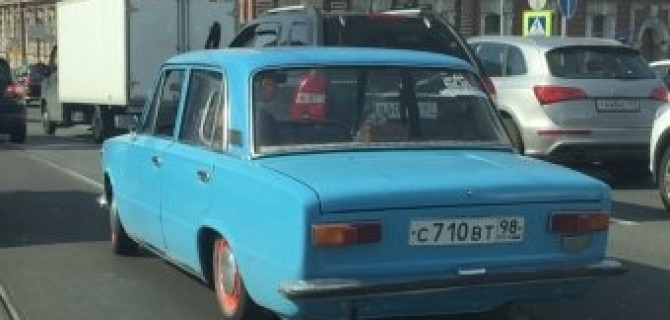  Эксклюзивный ВАЗ попал в аварию на Литейном мосту